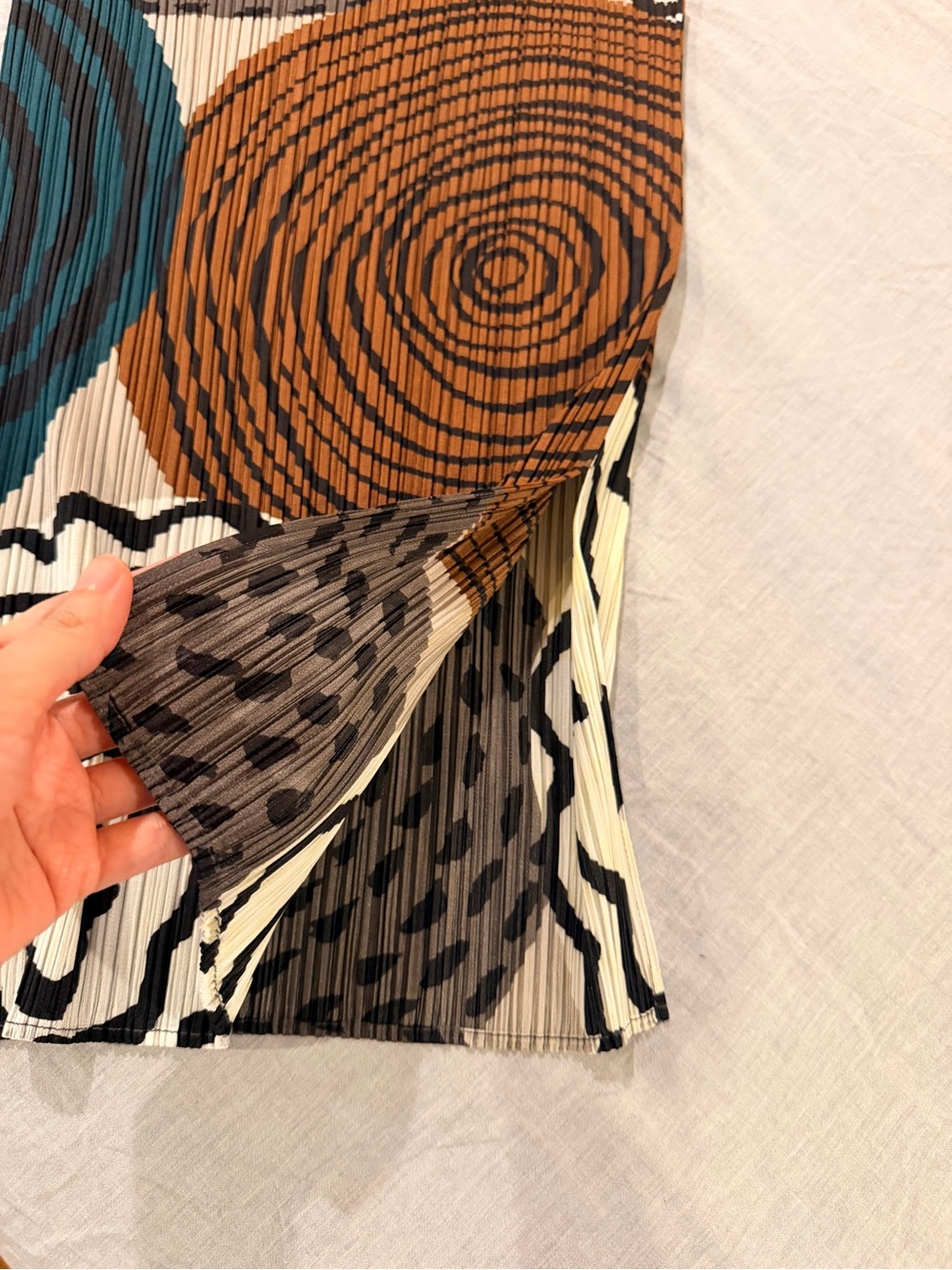 Issey Miyake Pleated please Sleeveless Tunic in Brown, Teal, Gray, Black, White - Picture 8 of 8